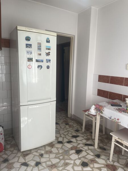 Mihai Bravu, Obor, Avrig ap. 2 camere.