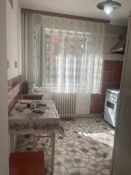 Mihai Bravu, Obor, Avrig ap. 2 camere.