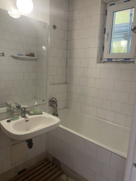 Mihai Bravu, Obor, Avrig ap. 2 camere.