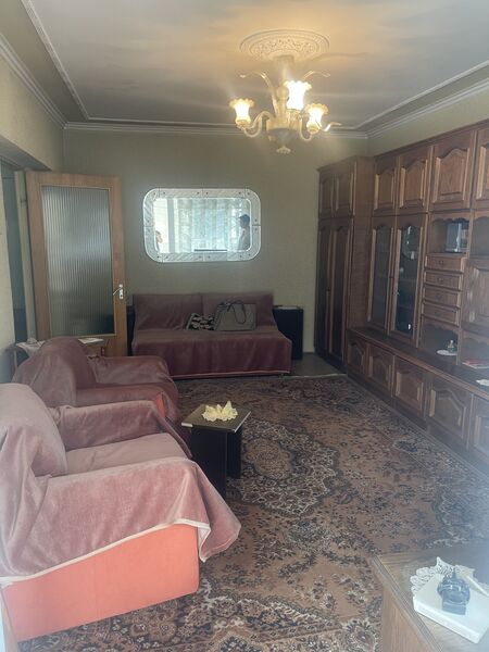 Mihai Bravu, Obor, Avrig ap. 2 camere.