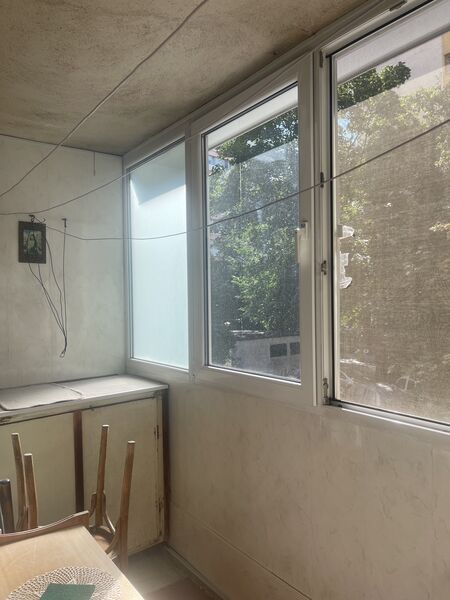 Mihai Bravu, Obor, Avrig ap. 2 camere.