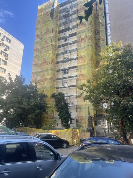 Mihai Bravu, Obor, Avrig ap. 2 camere.