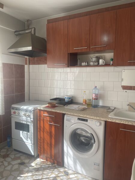 Mihai Bravu, Obor, Avrig ap. 2 camere.