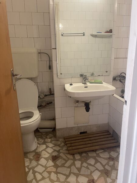 Mihai Bravu, Obor, Avrig ap. 2 camere.