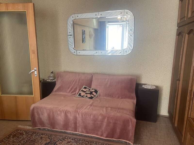 Mihai Bravu, Obor, Avrig ap. 2 camere.