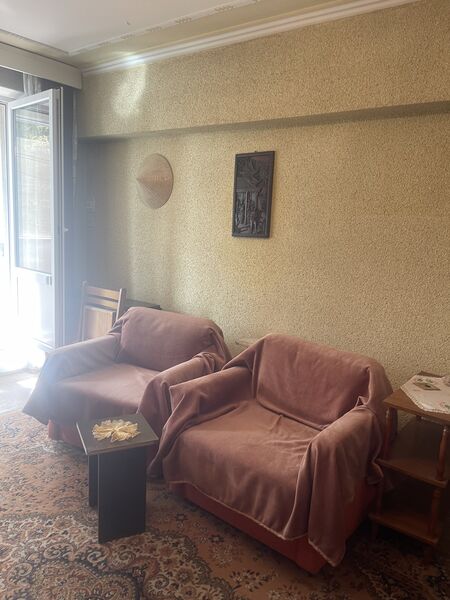 Mihai Bravu, Obor, Avrig ap. 2 camere.